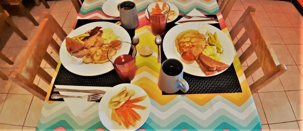 بورت أنطونيو Toga Guest House المظهر الخارجي الصورة