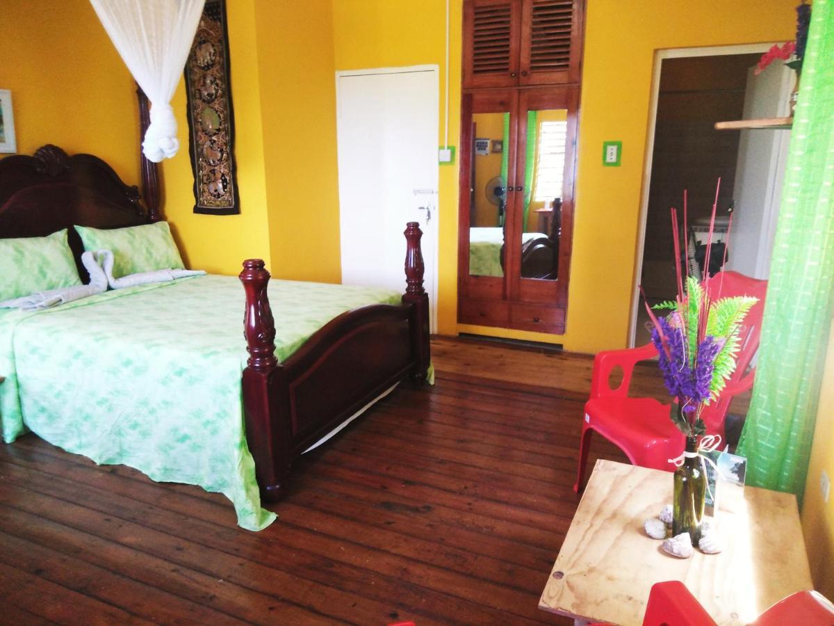 بورت أنطونيو Toga Guest House المظهر الخارجي الصورة